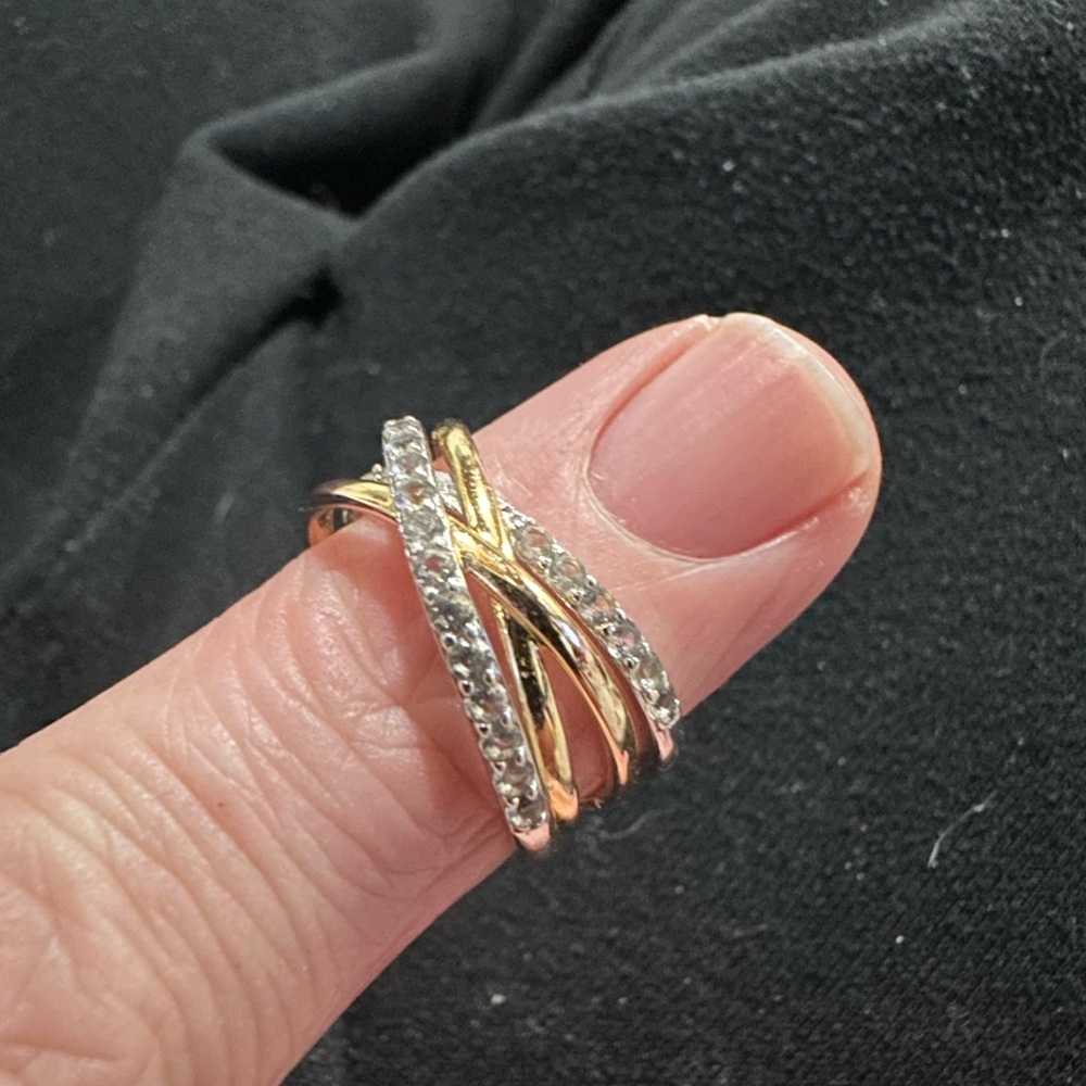 Elegant Gold and Silver Crossover Ring